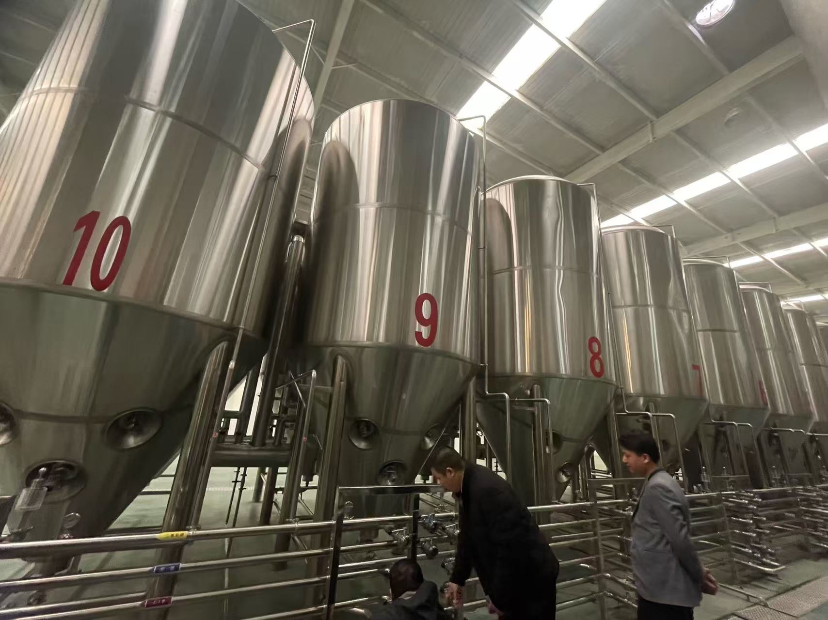 海原精酿啤酒设备厂—平面布置、设备设计、制造、调试、培训等一条龙服务
